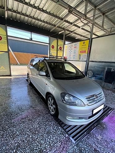 Toyota Ipsum: 2003 г., 2.4 л, Автомат, Бензин, Минивэн — 3