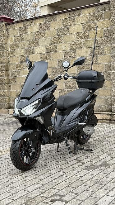 скутерлер ош: Макси-скутер Yamaha, 150 куб. см, Бензин, Б/у — 1