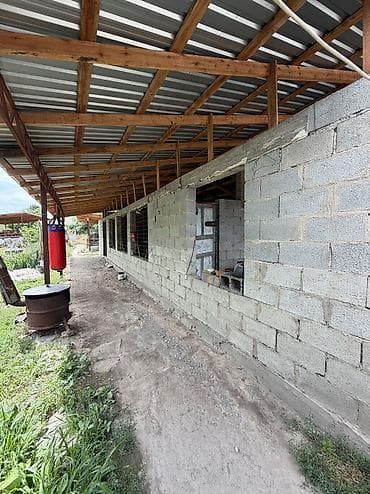 act building: 📍В Сокулуке продается дом расположенный на участке 15 соток. 🏷️Об — 5