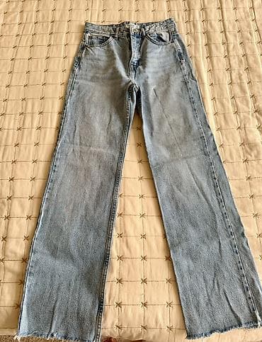 Плащи: Джинсы с идеальной посадкой. В отличном состоянии. 36 размер — 1