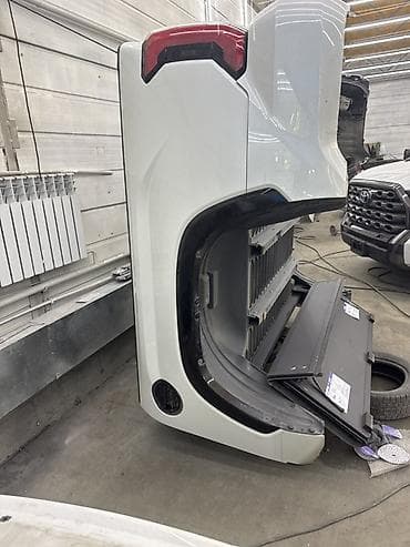 Крышка багажника Toyota, 2022 г., Оригинал at lalafo.kg Крышка багажника Toyota, 2022 г., Оригинал