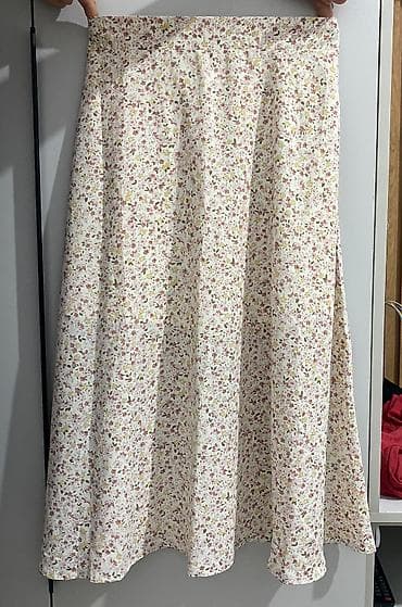 2 юбки за 1000, каждая по 500. С красивыми цветочками, юбка миди