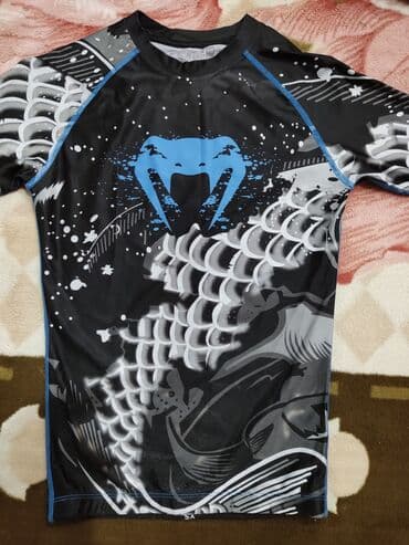 фудболка шорта: Продаю тренировочную форму Синий на рост 150 Красный на рост 140 За — 1