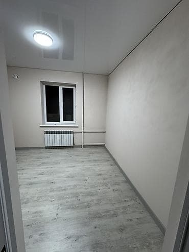 1 комната гостиничного типа: Сдаётся компактная комната с базовой мебелью в светлых тонах. Квартира — 4