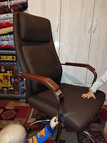 стулья с колесами: Офисное кресло, С колесиками, цвет - Черный, Экокожа — 2