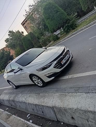 mini v: Chevrolet Malibu: 2019 г., 1.4 л, Седан — 4