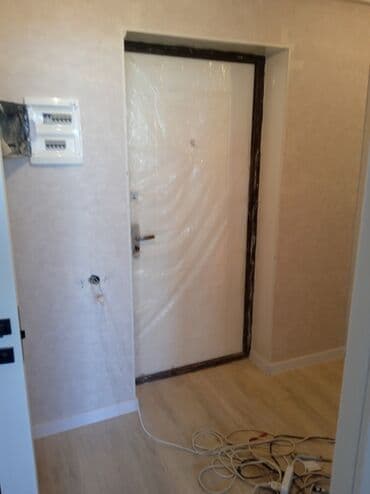 купить искусственный газон для футбольного поля: Услуги по укладке плитки для ванных комнат, кухонь и других помещений — 8