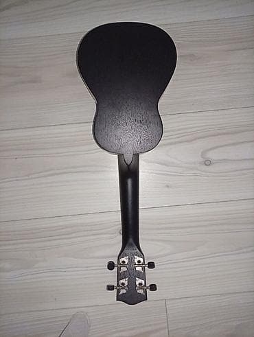 Гитаралар: Укулеле сопрано, 4‑струнная, классическая мензура около 34 см (общая — 2