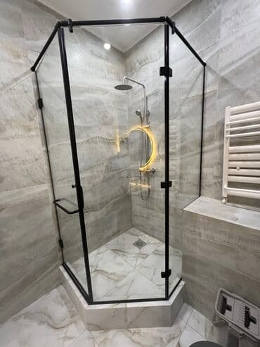 бу душ кабинка: Стеклянная душeвая кабина-перегородка в черном металло-профиле. - — 3