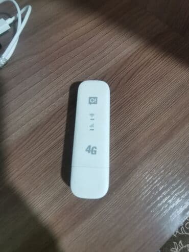 офисный комп: 4G USB‑модем/роутер - Форм‑фактор: компактный USB‑модем в корпусе — 1