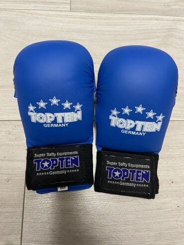 Перчатки для карате (у обоих пар размер М) (Цена красных 750сом)