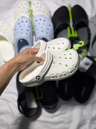 сандали для девочек: Сабо, 37, Crocs, Новый, цвет - Белый — 1