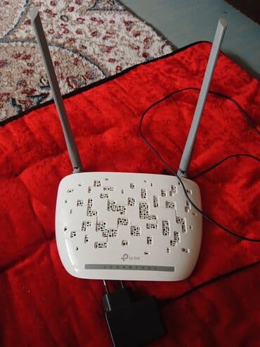 Wi‑Fi роутер TP‑Link с двумя внешними антеннами.

1000 сом
