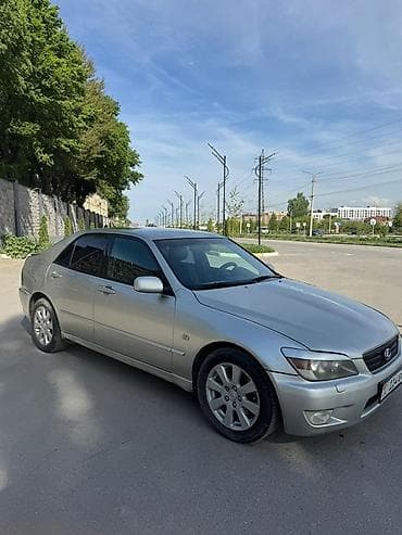 Lexus IS: 2002 г., 2 л, Механика, Бензин, Седан