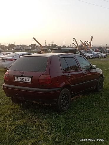 Volkswagen Golf: 1993 г., 1.6 л, Механика, Бензин, Хэтчбэк
