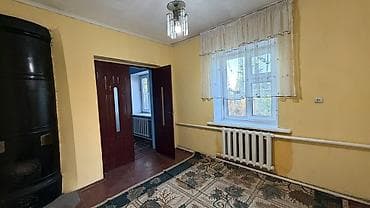 3: Продается пол дома с участком и огороженным двором. Район нового — 8