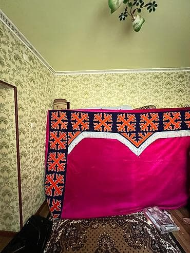 Текстиль: Традиционный декоративный накид/полотнище для оформления интерьера. - — 1