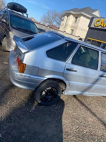 кузов каратыш: Автомобиль: пятидверный хэтчбек серебристого цвета. Кузов: - Тип — 2