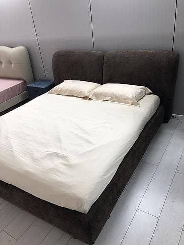 мебель угловые диваны: Двуспальная кровать, Новый, С мягкой обивкой, длина - 200 см — 1