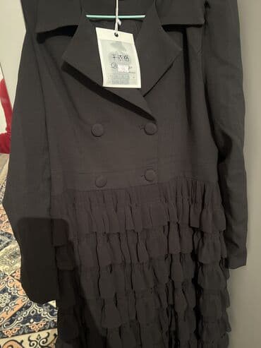 зеленое платье в пол: Черное женское платье-тренч с плиссированной/рюшеной юбкой - Верх в — 2