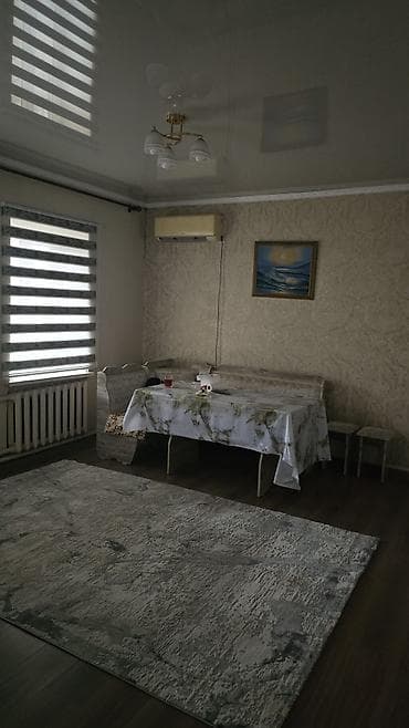 дом раб городок: Дом с большим навесным двором . на длительный срок . взимается депозит — 3