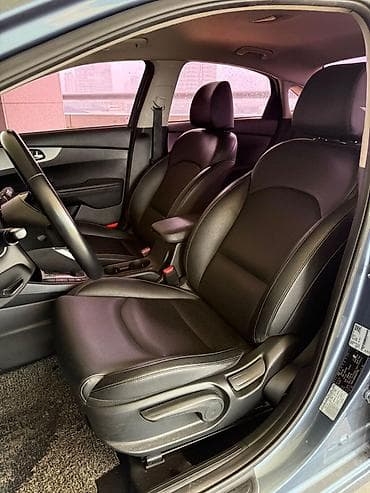 arizzo 8: Kia K3: 2021 г., Седан — 10