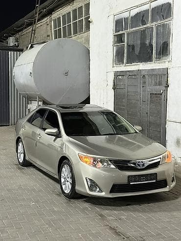 golf 2: Toyota Camry: 2014 г., 2.5 л, Автомат, Гибрид, Седан — 2