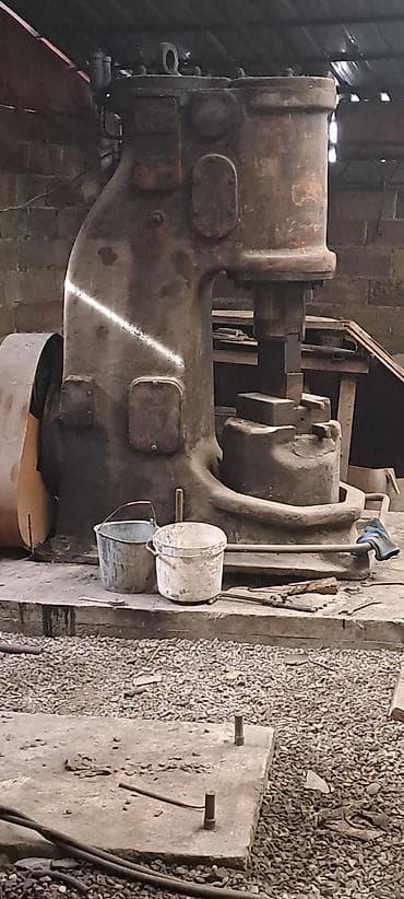 птица фабрика: Продаются кузнечные молота, 150-й и 75-й. Оба в хорошем состоянии — 8