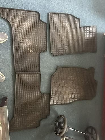 bmw 320: Родные Резиновые Полики Для салона Toyota, цвет - Черный, Новый — 1