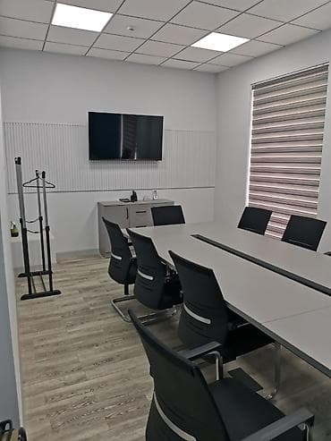 Аренда офисов, 280 м², В жилом комплексе, 1 линия, С оборудованием, С отдельной кухней