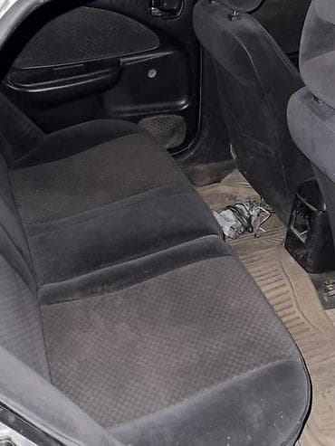 аванье: Toyota Avensis: 2002 г., Механика, Бензин, Хэтчбэк — 6