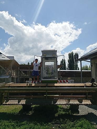 Зерноуборочный комбайн с жаткой - Тип: самоходный зерноуборочный