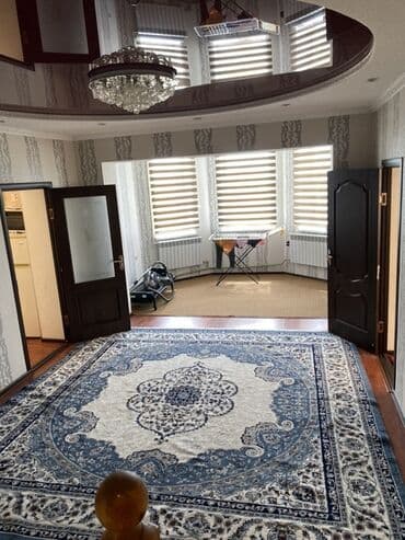 сдаю дом долгосрочно без хозяина: Просторный дом с отдельными комнатами и качественной отделкой. - — 10