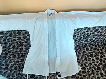 Продаю Кимоно для каратэ. Рост 190. Вверх, штаны, пояс. Состояние