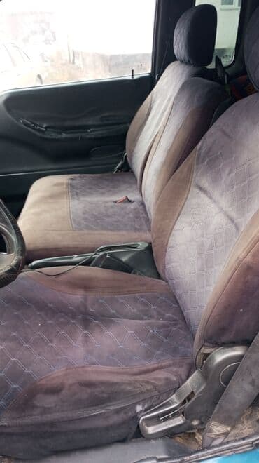 ford cargo: Легкий грузовик, Hyundai, 2 т — 4