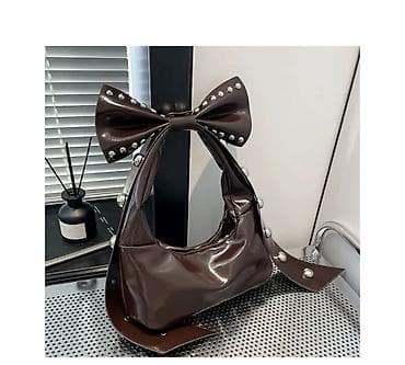 pull and beer: Сумка-хобо с бантом и декоративными металлическими — 4