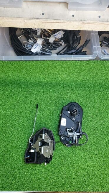 e91: Оригинальный б/у замок задней правой двери в сборе с кронштейнручки — 5