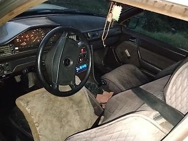 Продажа авто: Mercedes-Benz W124: 1990 г., Механика, Седан — 4