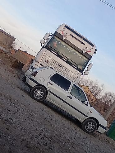 Volkswagen Golf: 1993 г., 1.8 л, Механика, Бензин, Хэтчбэк — 4