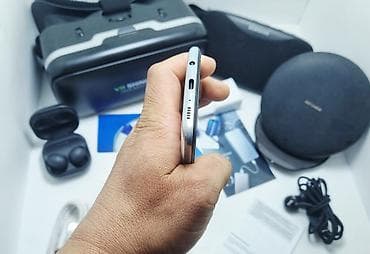 headphone: Samsung Galaxy A70, Б/у, 256 ГБ, цвет - Белый, 1 SIM, 2 SIM, eSIM — 8