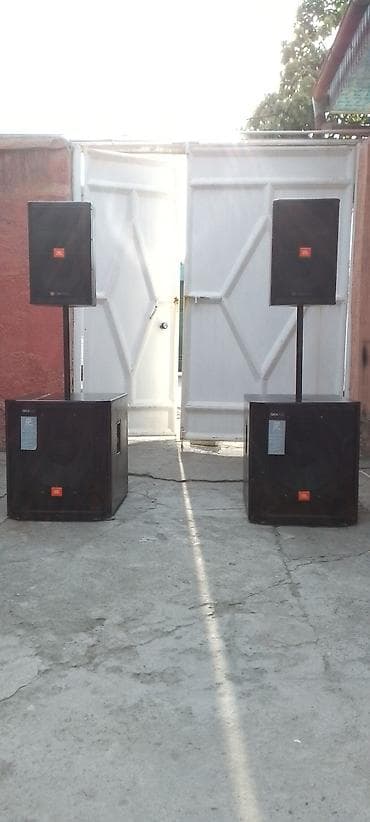 аудио адаптер: Профессиональный звуковой комплект JBL Состав: - 2 топа JBL — 1