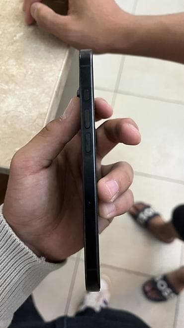 iphone в корпусе 16: IPhone 16
Pro цвет Black Titanium
АКБ 90%
Память 256 — 4