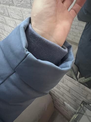 Прокат одежды: Новая фирменная привозная куртка, очень теплая. На пуговицах, снизу — 3