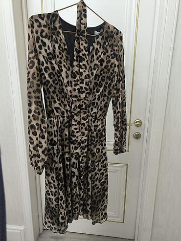 платье леопард: Платье с леопардовым принтом, НОВОЕ С ЭТИКЕТКОЙ - Фасон: миди — 1