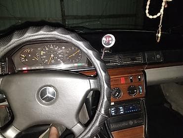 chrysler 300c: Mercedes-Benz W124: 1992 г., Седан — 2