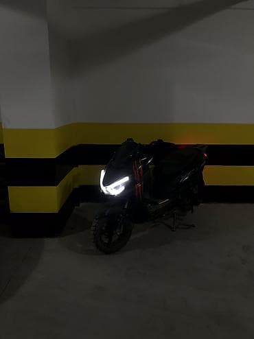 сктер: Макси-скутер 150 куб. см, Бензин, Колдонулган — 9