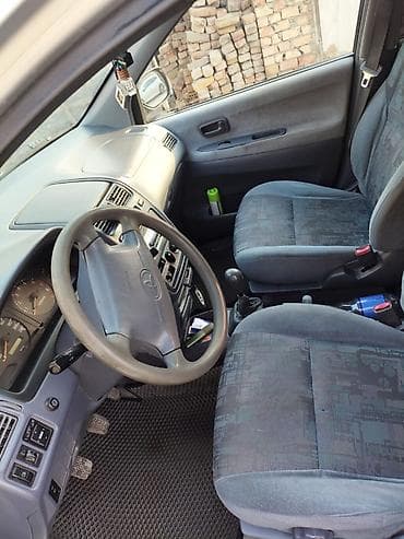 Toyota Ipsum: 1998 г., 2 л, Механика, Бензин, Минивэн