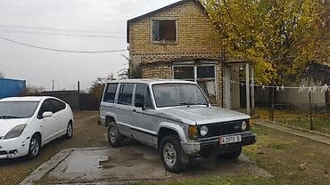 Продаётся рамный внедорожник 5‑дверный, серебристый цвет, на