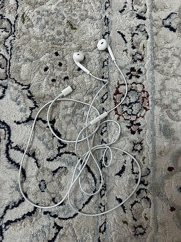 Техника и электроника: Проводные вкладыши наушники, Apple, Б/у, цвет - Белый — 2