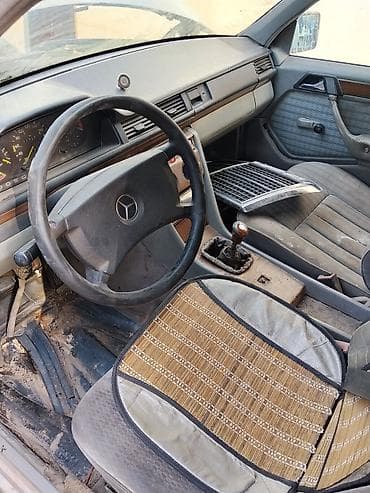 2 4 д: Mercedes-Benz W124: 1989 г., 2.3 л, Механика, Бензин, Седан — 5